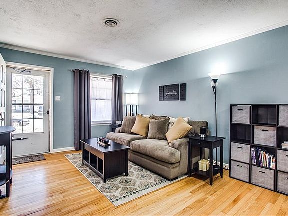 3rd image of 1121 W Tucker Blvd