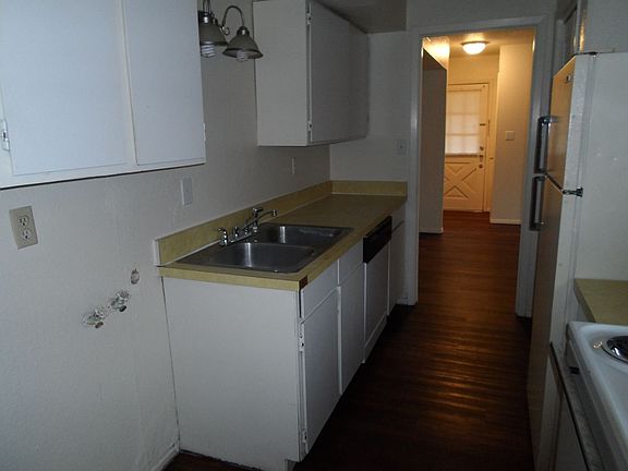 5th image of 1400D E Holleman Dr