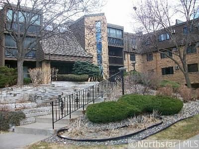 1st image of 999 41st Ave NE APT 115