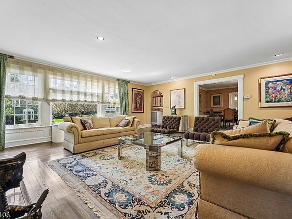 5th image of 387 Beech Spring Rd