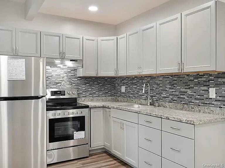 2 bed, 1.0 bath, 800 sqft, $2,700 — Photo 2