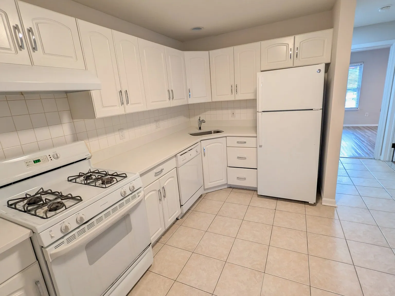 2 bed, 1200 sqft, $2,450 — Photo 3