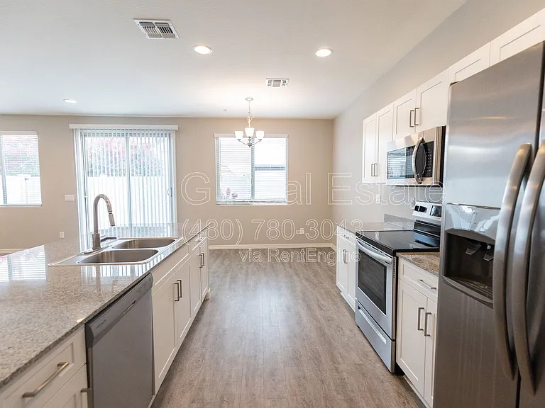 2950 N 38th St #13 — Photo 7