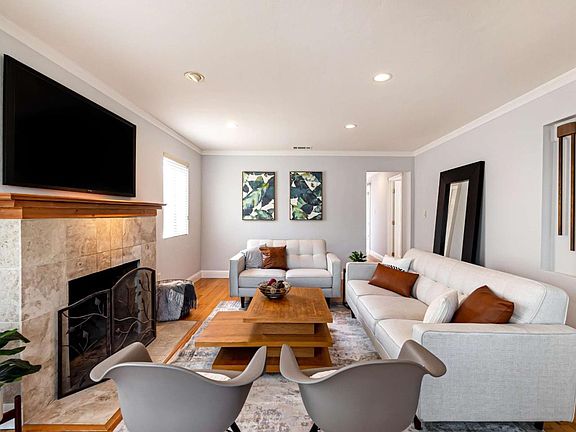 3rd image of 1067 Erin Way
