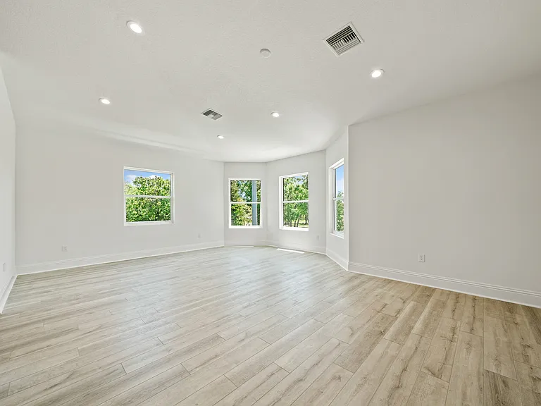 1033 Hammock Cir — Photo 7