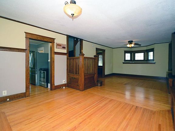 5th image of 836 Manomin Ave