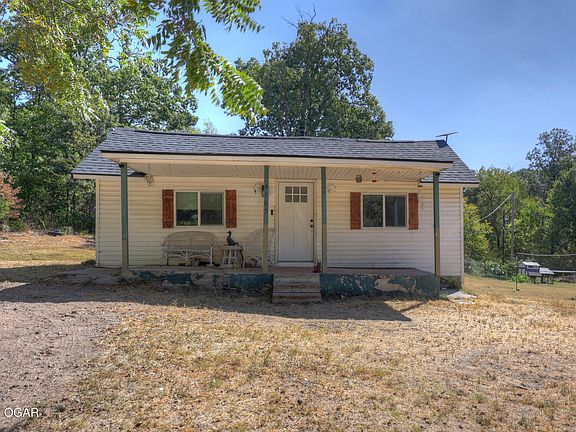 2nd image of 4165 Detroit Ln