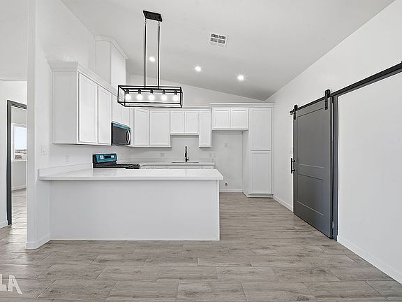 3rd image of 5101 E Los Olivos Dr