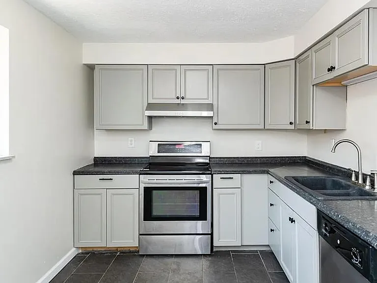 2216 Cadie Ave — Photo 2