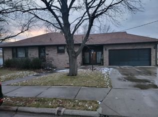 1715 17th Ave, Sterling, IL 61081