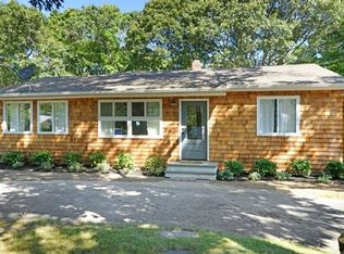 18 Chevy Chase Rd, Hampton Bays, NY 11946