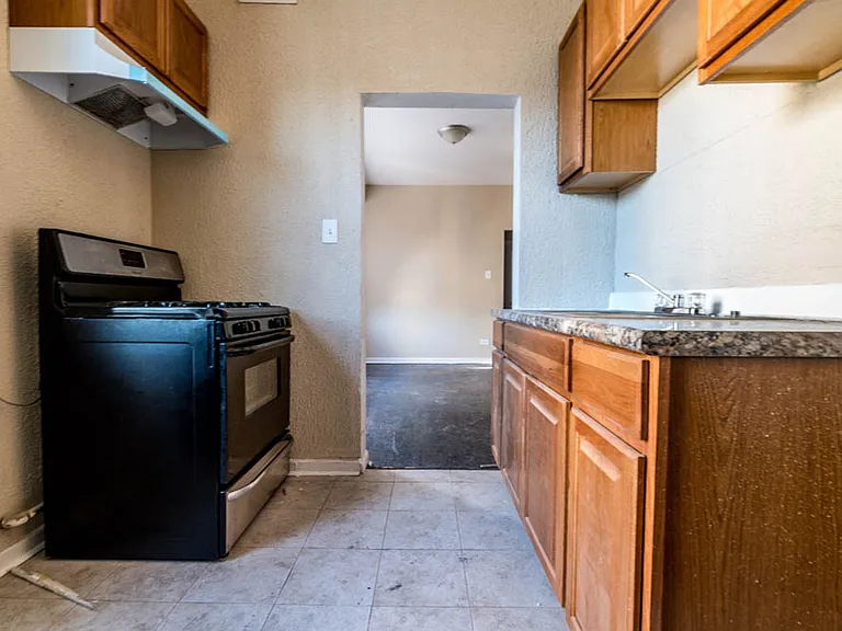 109 N Laramie Ave — Photo 11