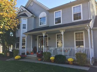 39 Dark Leaf Dr, Hamilton, NJ 08610