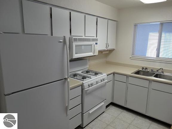 5th image of 9743A 8th St