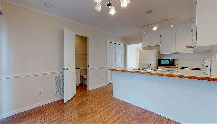 Dining Room & Kitchen
