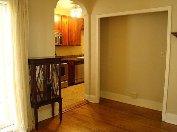 4th image of 3300 St Charles Ave APT 18