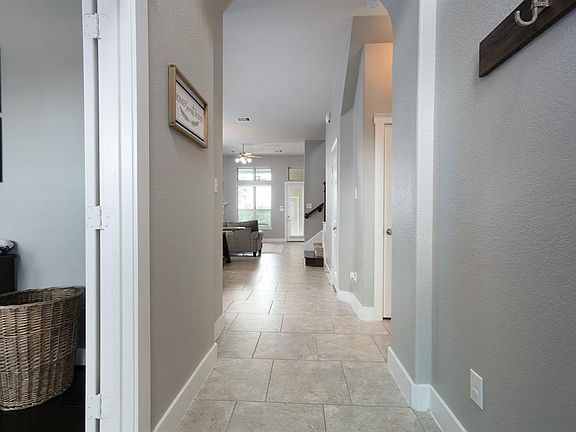 Open the door to this wonderfully charming home into an entryway with oversized tile flooring and soothing color scheme!