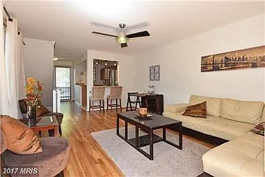 226 G St SW — Photo 3