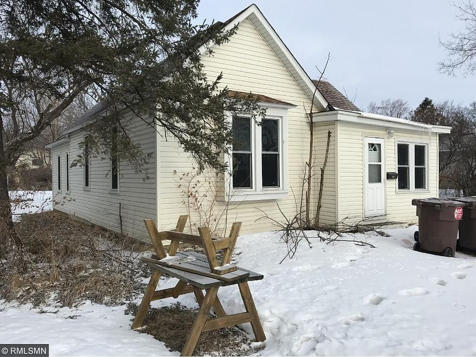 1st image of 113 Wood St S