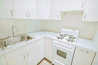 Rented by R New York