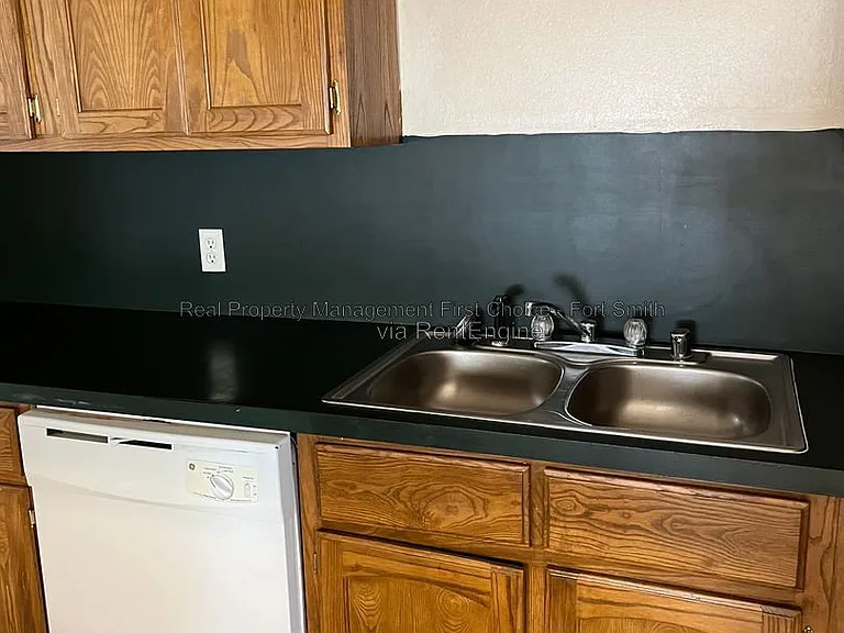 3509 Price Cir — Photo 8