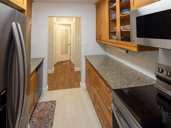 4th image of 1157 Fairfield Rd #402