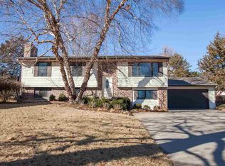 3408 Sioux Cir, Manhattan, KS 66503