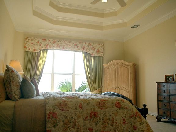 5th image of 10 Southpointe Cir