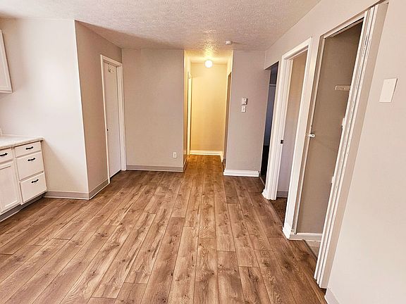 3rd image of 136 Sunnyslope Dr APT 2