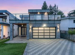 15890 Russell Ave, White Rock, BC V4B 2S4