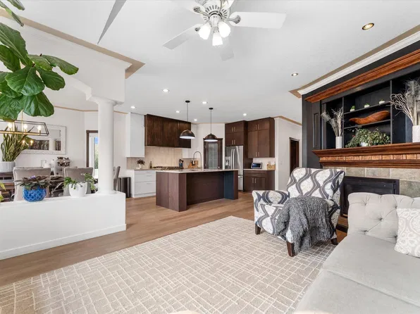 8704 165th Ave NW, Edmonton, AB T5Z 3W9