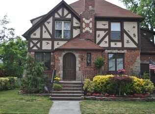 52 Reyam Rd, Lynbrook, NY 11563