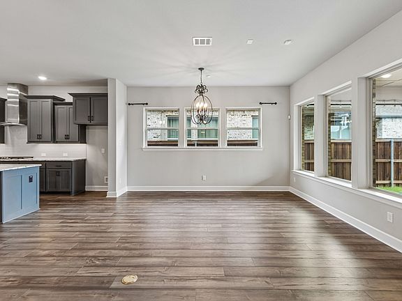 4th image of 4717 Beaver Creek Dr