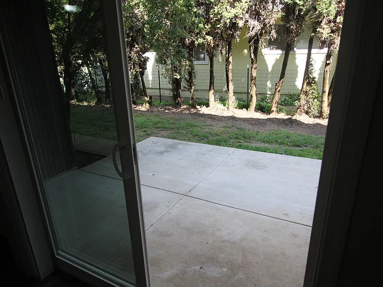 414 E 9th St #14 — Photo 21