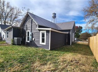 204 N Maple St, Stover, MO 65078