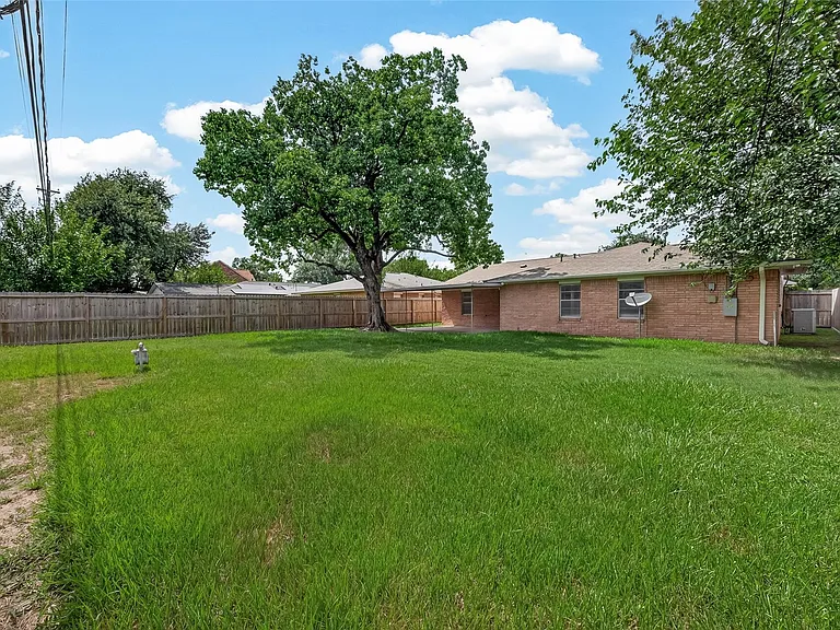 6727 Grovewood Ln — Photo 34