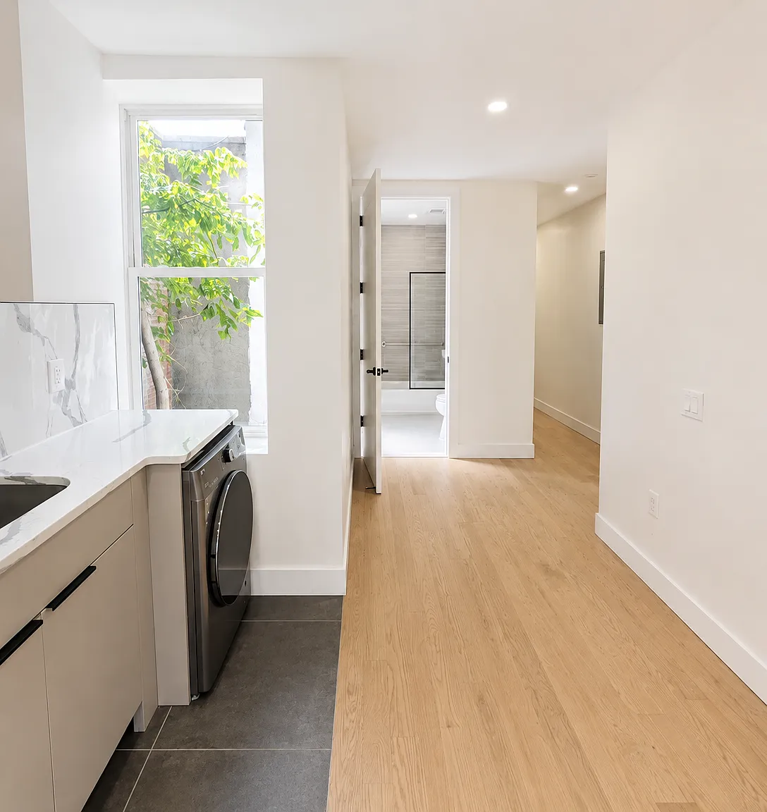 2 bed, 1000 sqft, $3,350 — Photo 2