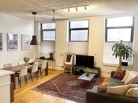 Rented by New York Manhattan Real Estate Incorporated | media 28