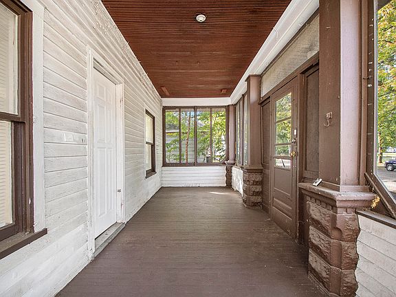 4th image of 2928 Sanford St