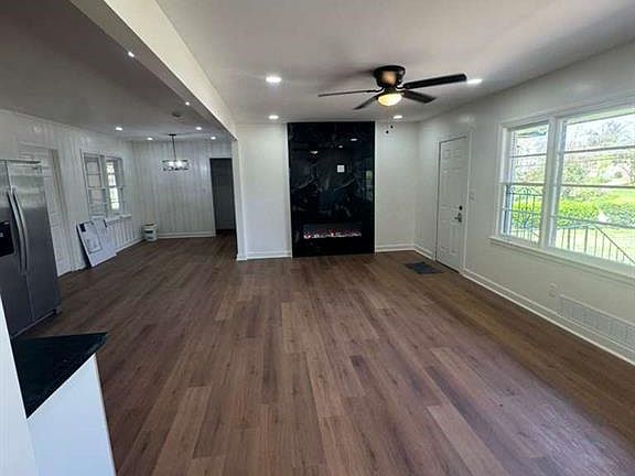 3rd image of 3005 Belvedere Ln