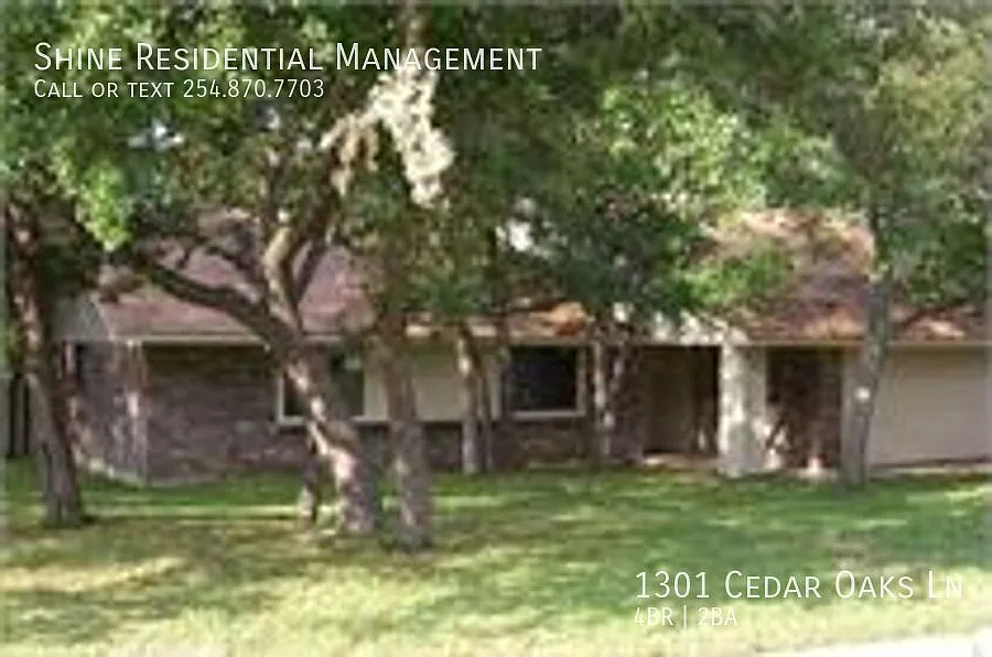 1301 Cedar Oaks Ln
