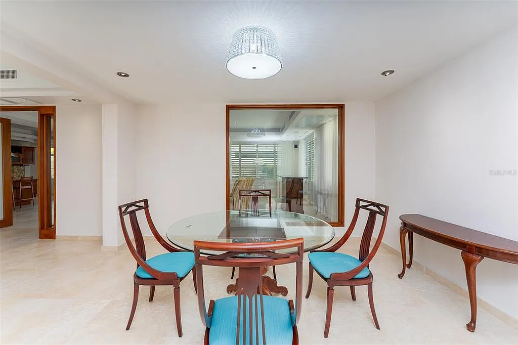 7 bed, 9.0 bath, 4800 sqft, $13,000 — Photo 4