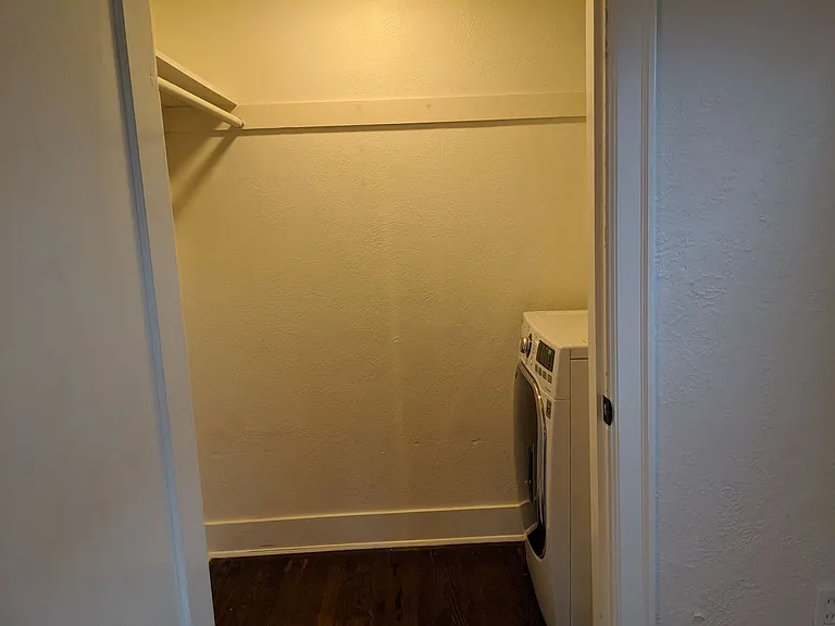Elise Apartments — Photo 14