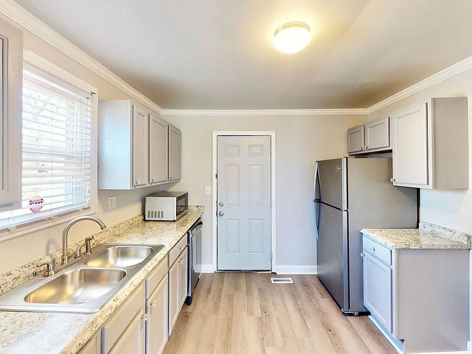 2nd image of 635 Fawnbrook Ln