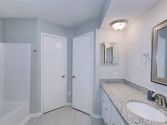 5th image of 9943 Valley Lake Dr