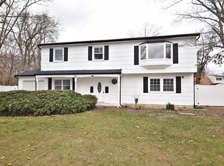21 Hancock St, Islandia, NY 11749