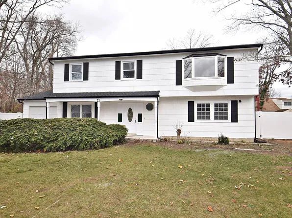 21 Hancock St, Islandia, NY 11749