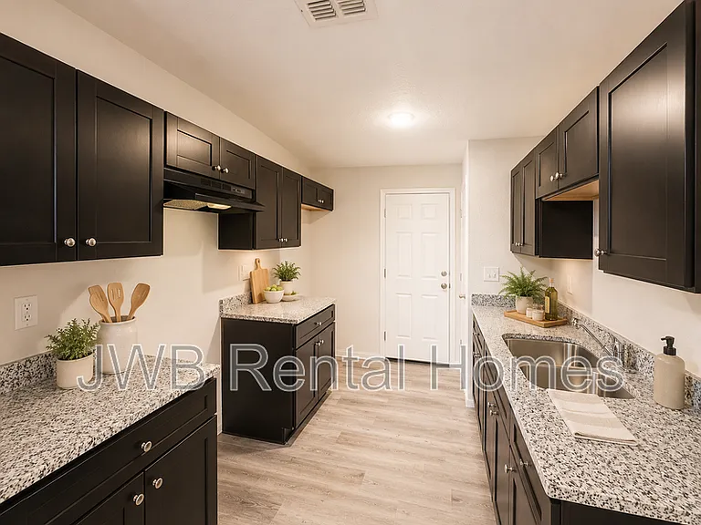 7828 Dekle Ave — Photo 3