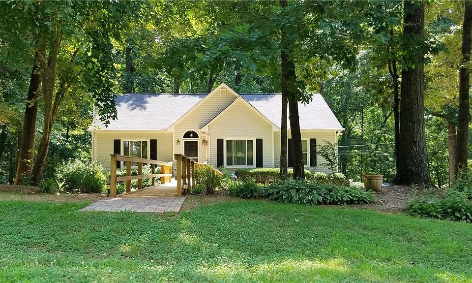 1st image of 75 Seabreeze Way