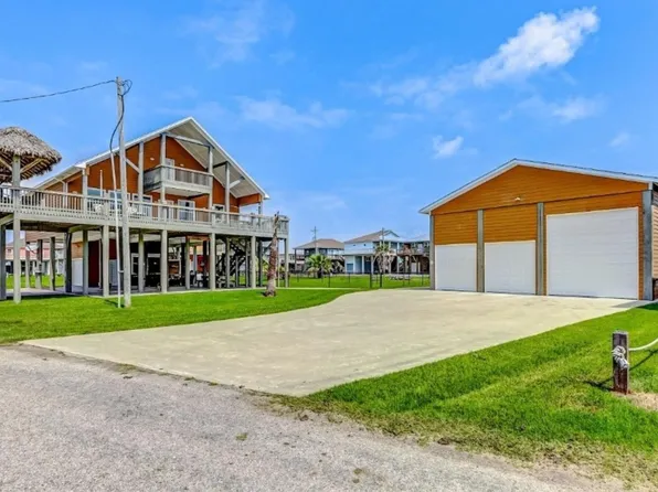 950 Seadrift Dr, Crystal Beach, TX 77650